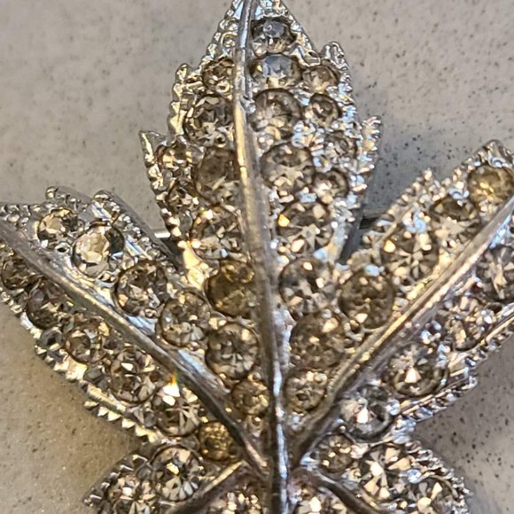 Silver Colored Maple Leaf Brooch with Rhinestones - Picture 7 of 8